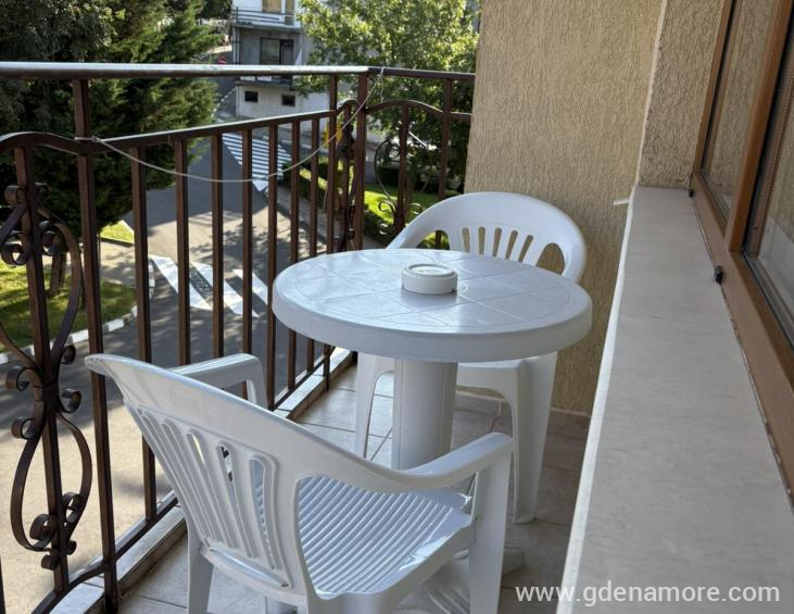 double room with 2single beds_4